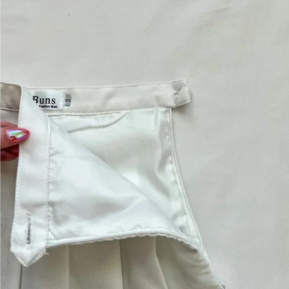 Y2K White High Waisted Pleated Mini Skirt - Picture 5 of 7